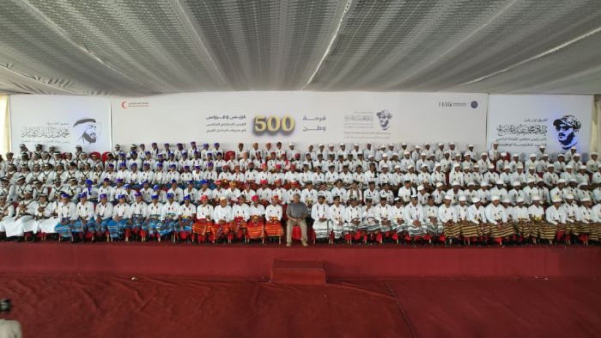 اسرار | بالتفاصيل- بدعم إماراتي ورعاية طارق صالح.. المخا تزف 500 عريس وعروس بـ"فرحة وطن"